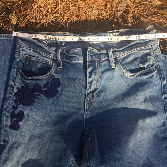 NWT Floral/Embroidered Gap Jeans - Picture 7 of 8